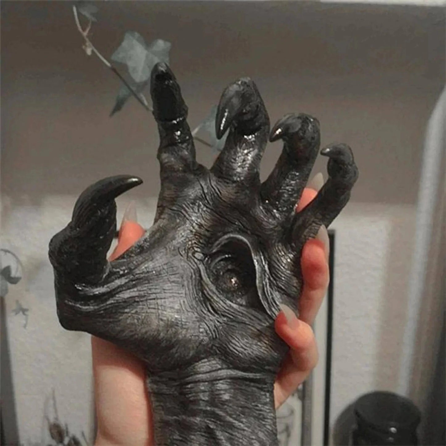 Estatua de la mano de bruja