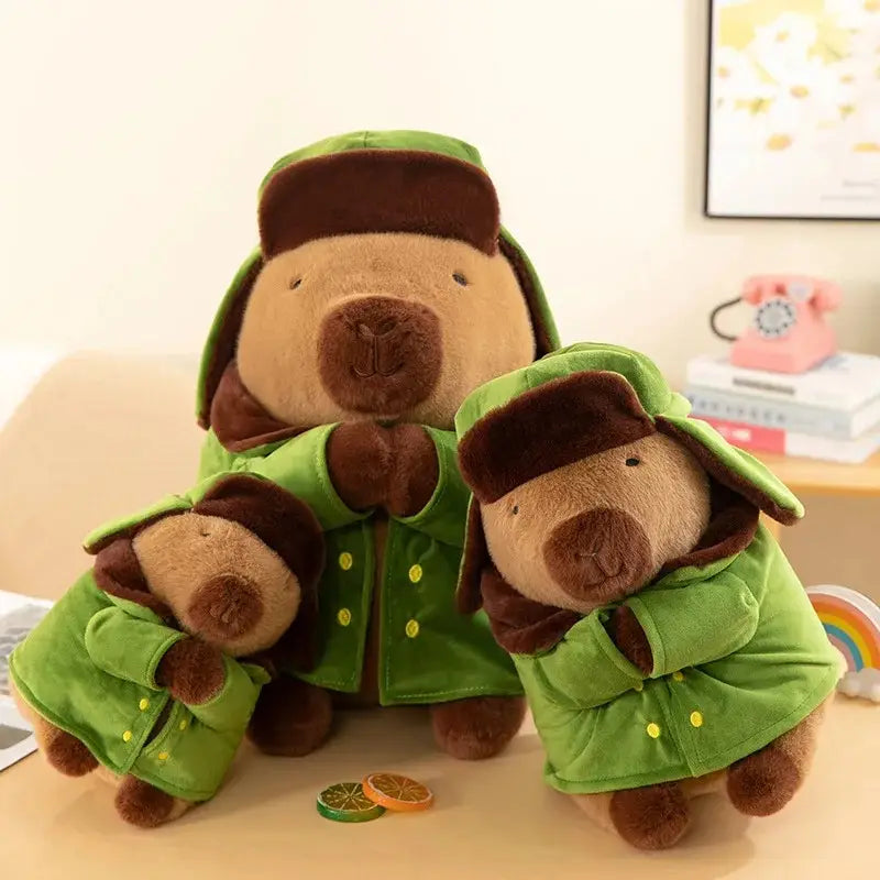 Peluche de carpincho con chaqueta militar (28-50 cm)