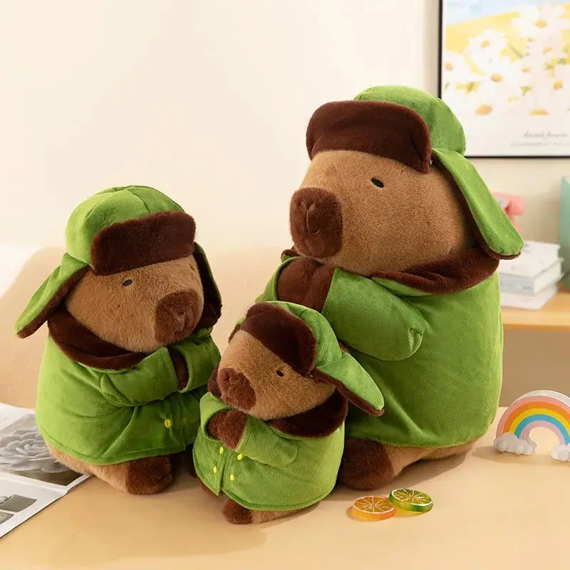 Peluche de carpincho con chaqueta militar (28-50 cm)