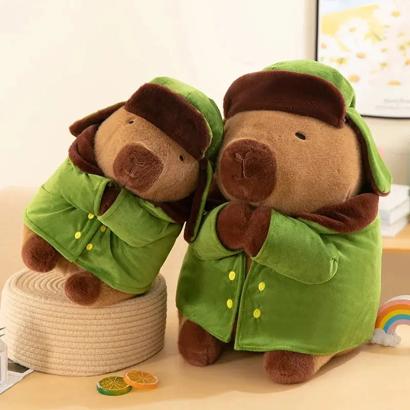 Peluche de carpincho con chaqueta militar (28-50 cm)