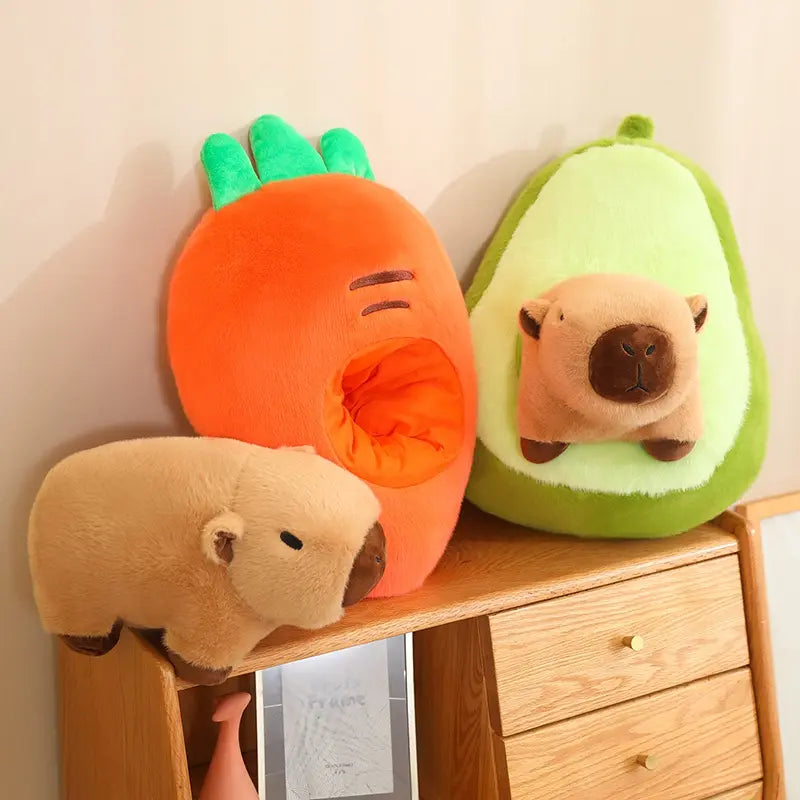 Pelúcia Capivarinha-Fruta (35-45cm)
