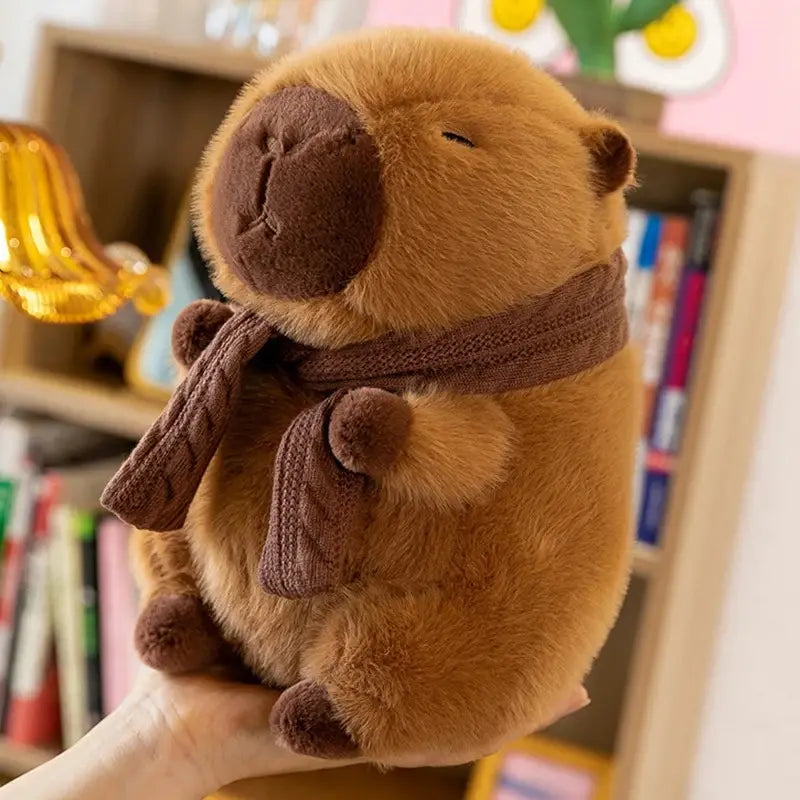 Peluche Carpincho con Bufanda 35cm