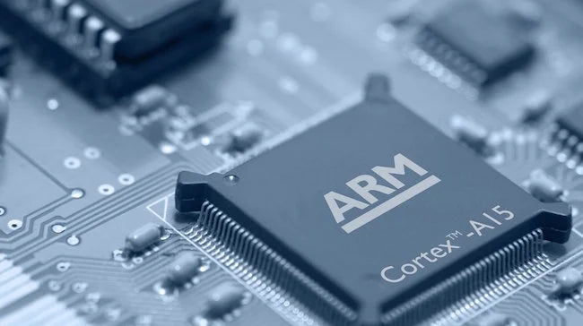 Microsoft na Caça dos Chips ARM Customizados - O Windows 12 Vem aí!