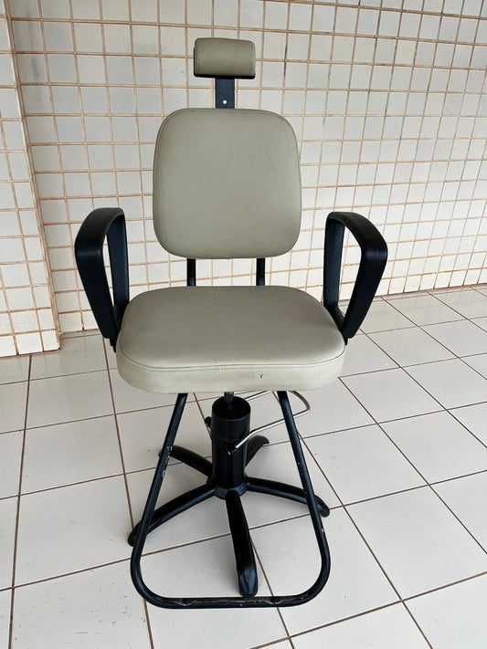 Used Beige Hydraulic Chair for Beauty Salons