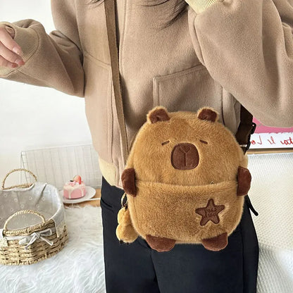 Mochilinha Capibag – Pelúcia de Ombro com Chaveiro