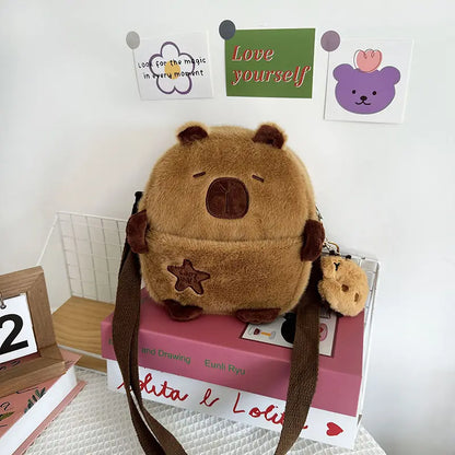Mochilinha Capibag – Pelúcia de Ombro com Chaveiro