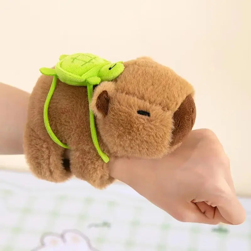 Pulseira de Pelúcia de Capivara 18cm