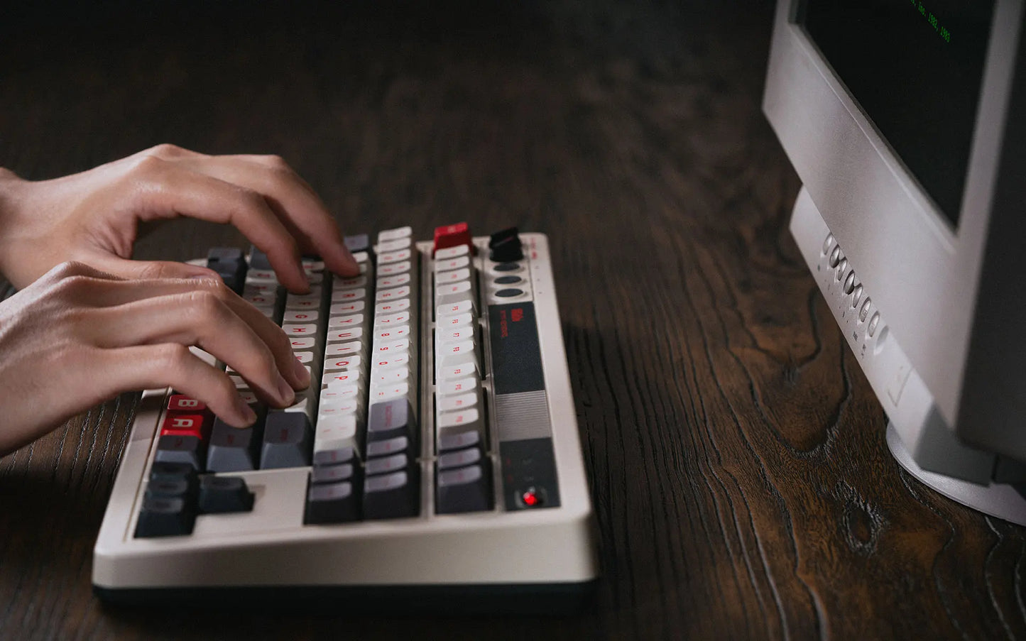 Retro Mechanical Keyboard (2.4Ghz Wireless)