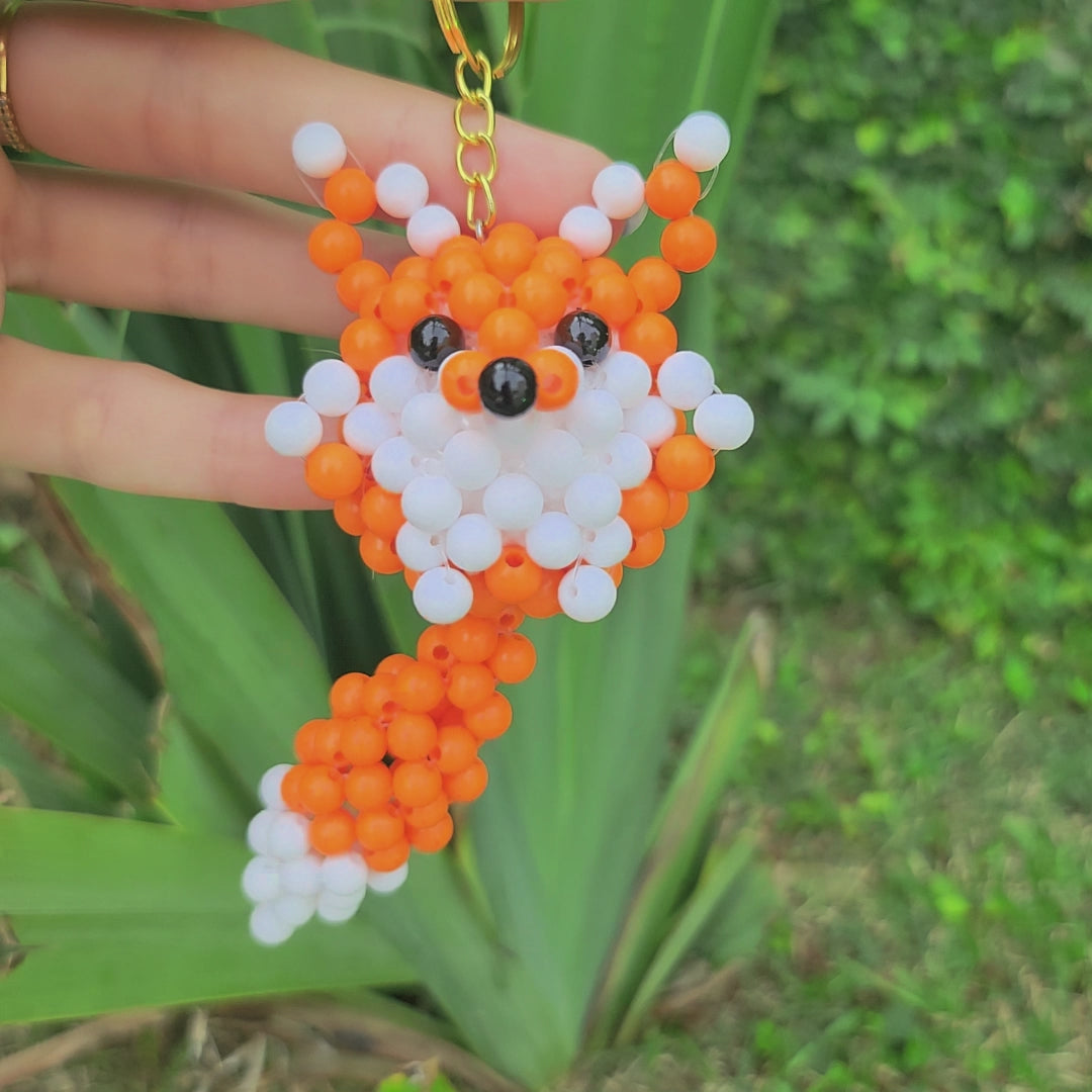 Chaveiro de Miçanga Raposinha Luma (12cm)